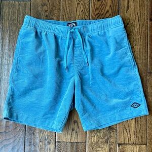 Billabong corduroy shorts 🌊 medium